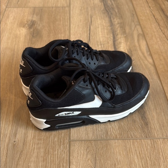 Nike Air Max Women's Black and White Sneakers - Picture 3 of 6